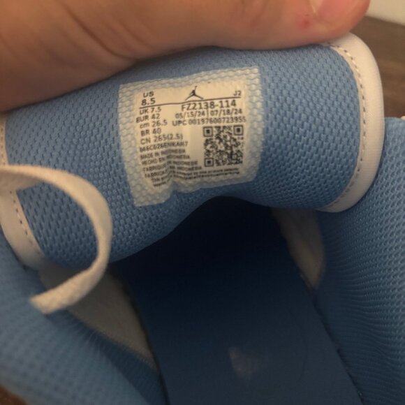 Mens Air Jordan Lows UNC University Blue, Size 8.5 - Picture 4 of 6